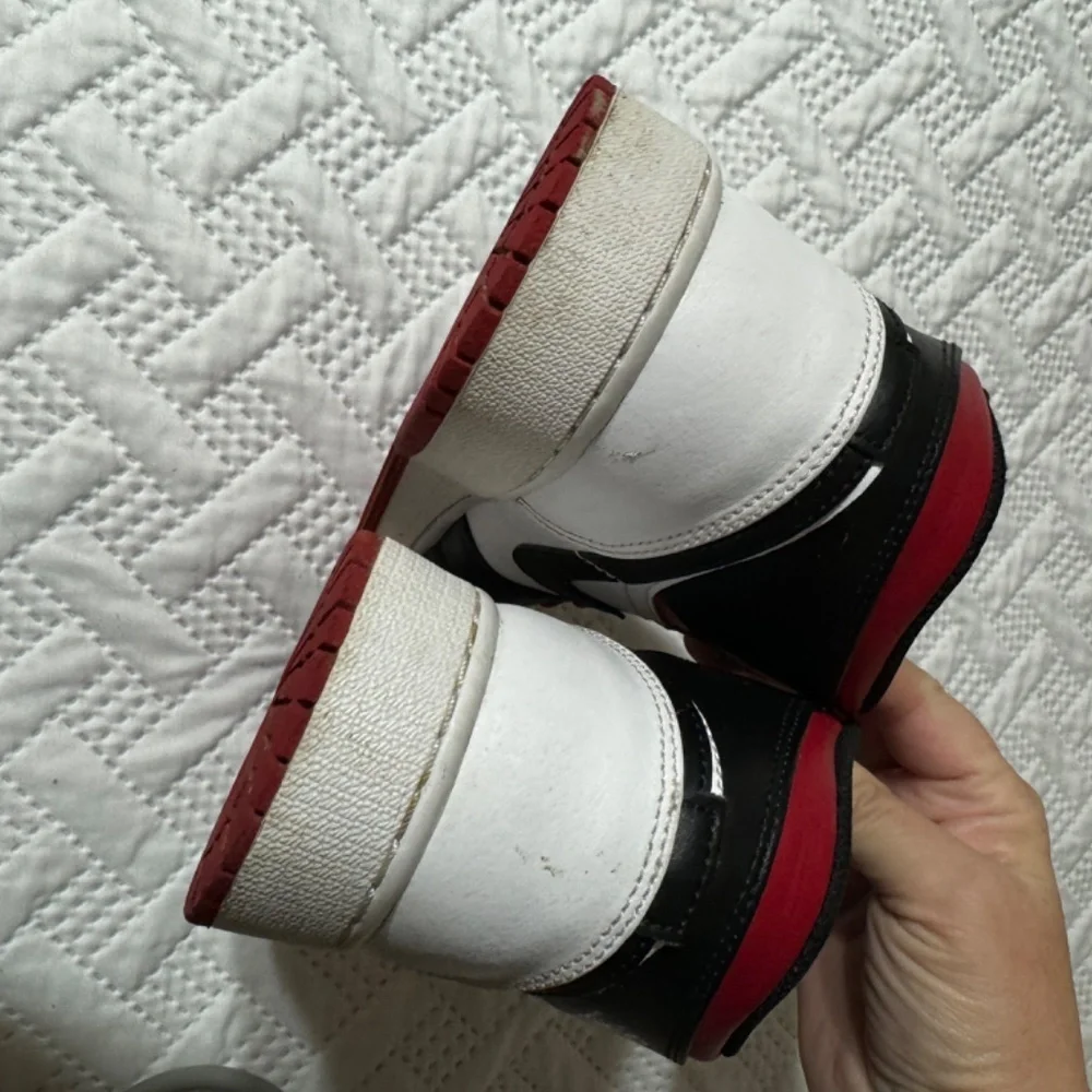 Nike Jordan 1 Mid Red White Black Youth 5.5 Woman 7 Sneakers Running Shoes - Picture 11 of 14